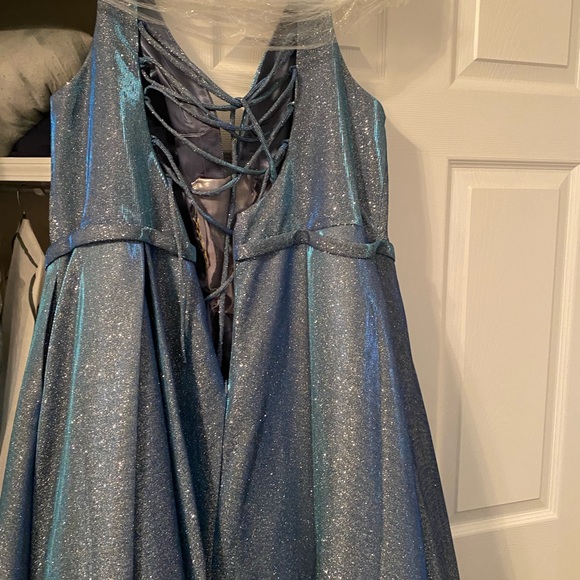 David’s Bridal formal dress size 20 - Picture 2 of 4